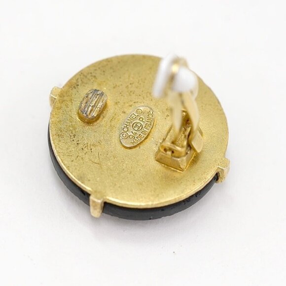 CHANEL CC Logos Black Round Wood Clip-On Earrings Gold Tone 94P Auth #11584 - Picture 5 of 5